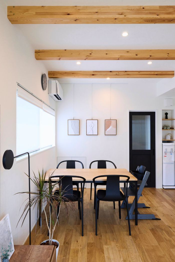 木の温もりが心地よいダイニングスペースの画像